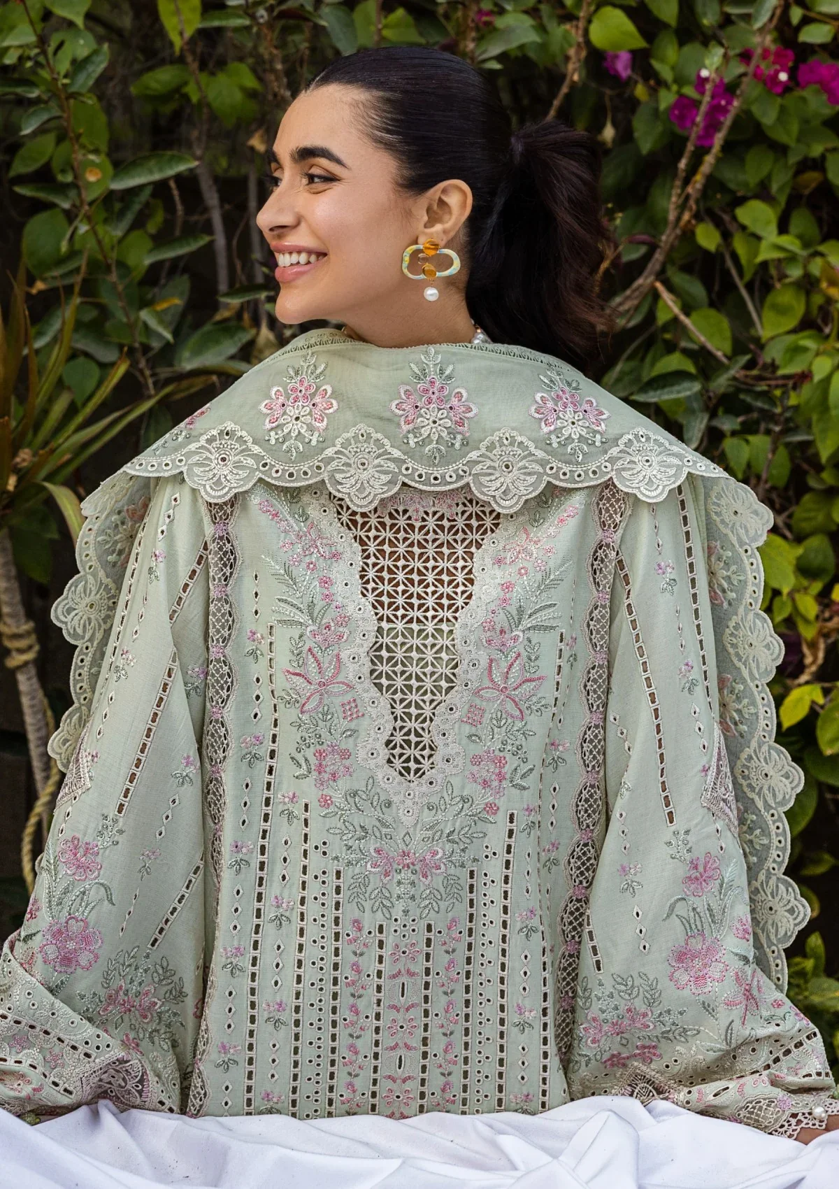 AKBAR ASLAM  LUXURY LAWN- 3PCS Embroidered Lawn Suits Unstitched - D#157 - Marais - Image 2