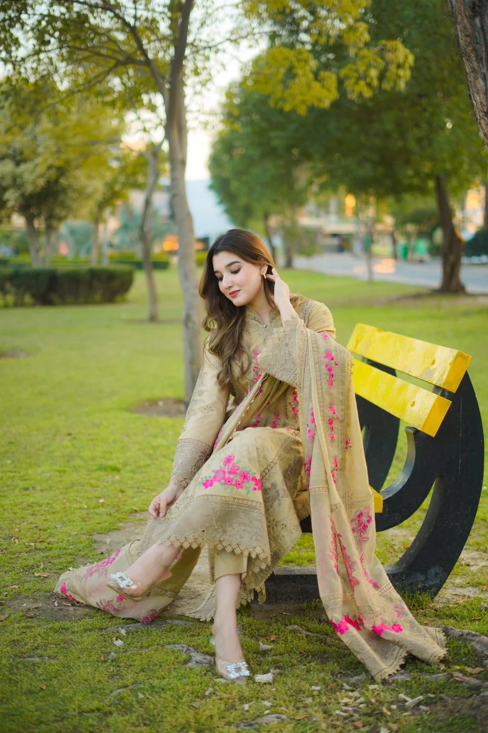 Aneelas Lawn Unstitched Embroidered Collection with Chiffon Dupatta BR-09 - Image 2