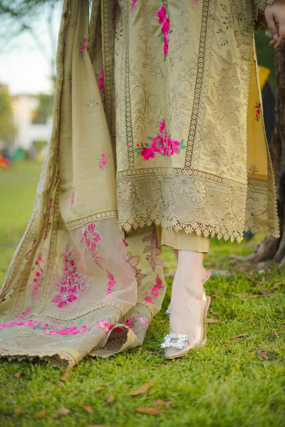 Aneelas Lawn Unstitched Embroidered Collection with Chiffon Dupatta BR-09 - Image 3