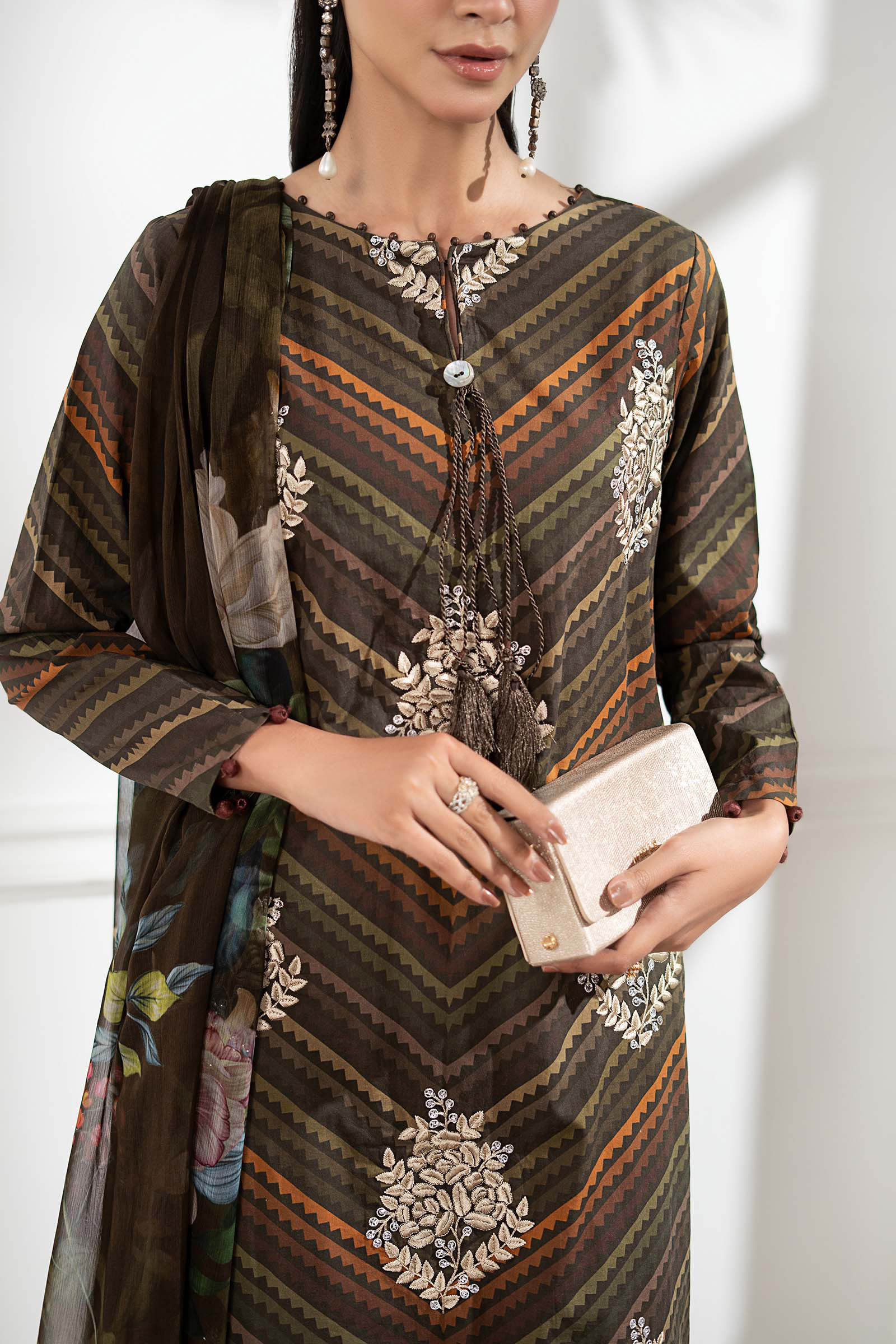 Asim jofa - 3 Piece Embroidered Lawn Suit - Image 5