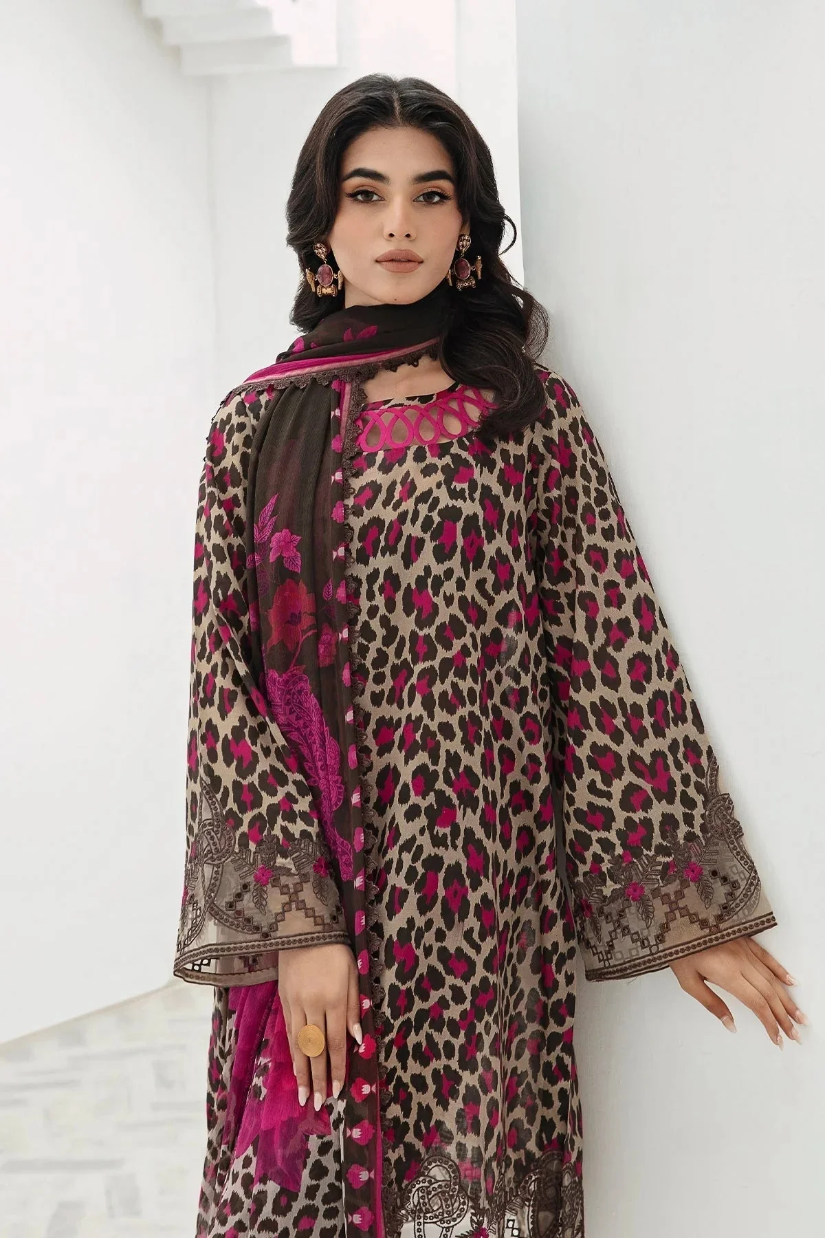 CHARIZMA - 3PC KARANDI PRINTED SHIRT WITH PRINTED DUPATTA AND TROUSER - KPR1857 - Image 2