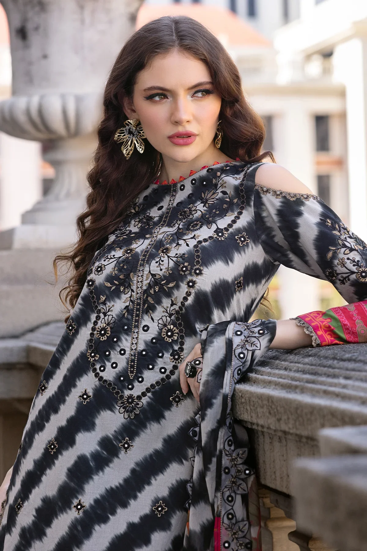 CHARIZMA - 3PC LAWN EMBROIDERED SHIRT WITH EMBROIDERED DUPATTA AND COTTON TROUSER - AG5-01 - Image 3