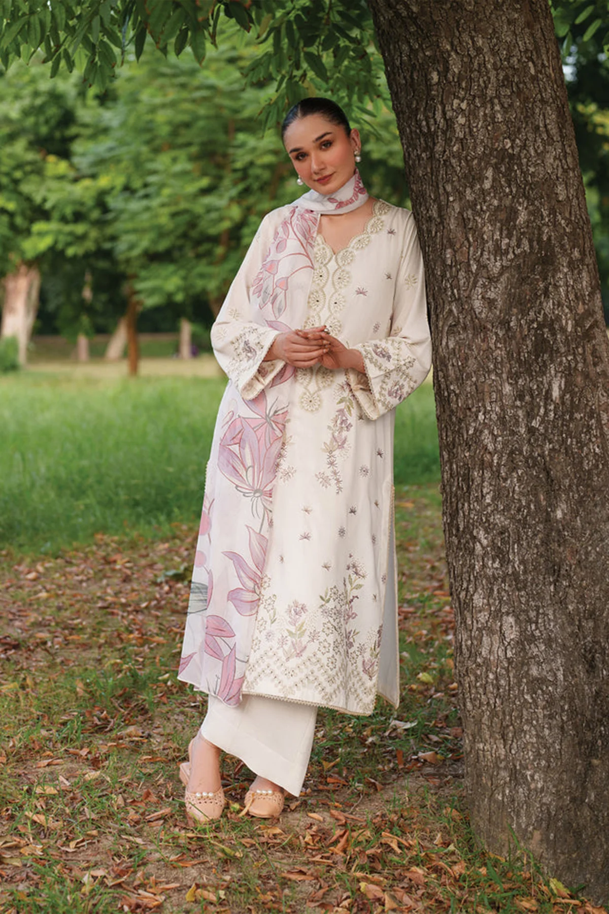 GARNET - Lawn Unstitched Embroidered Collection with Ptrinted Dupatta - KPR28
