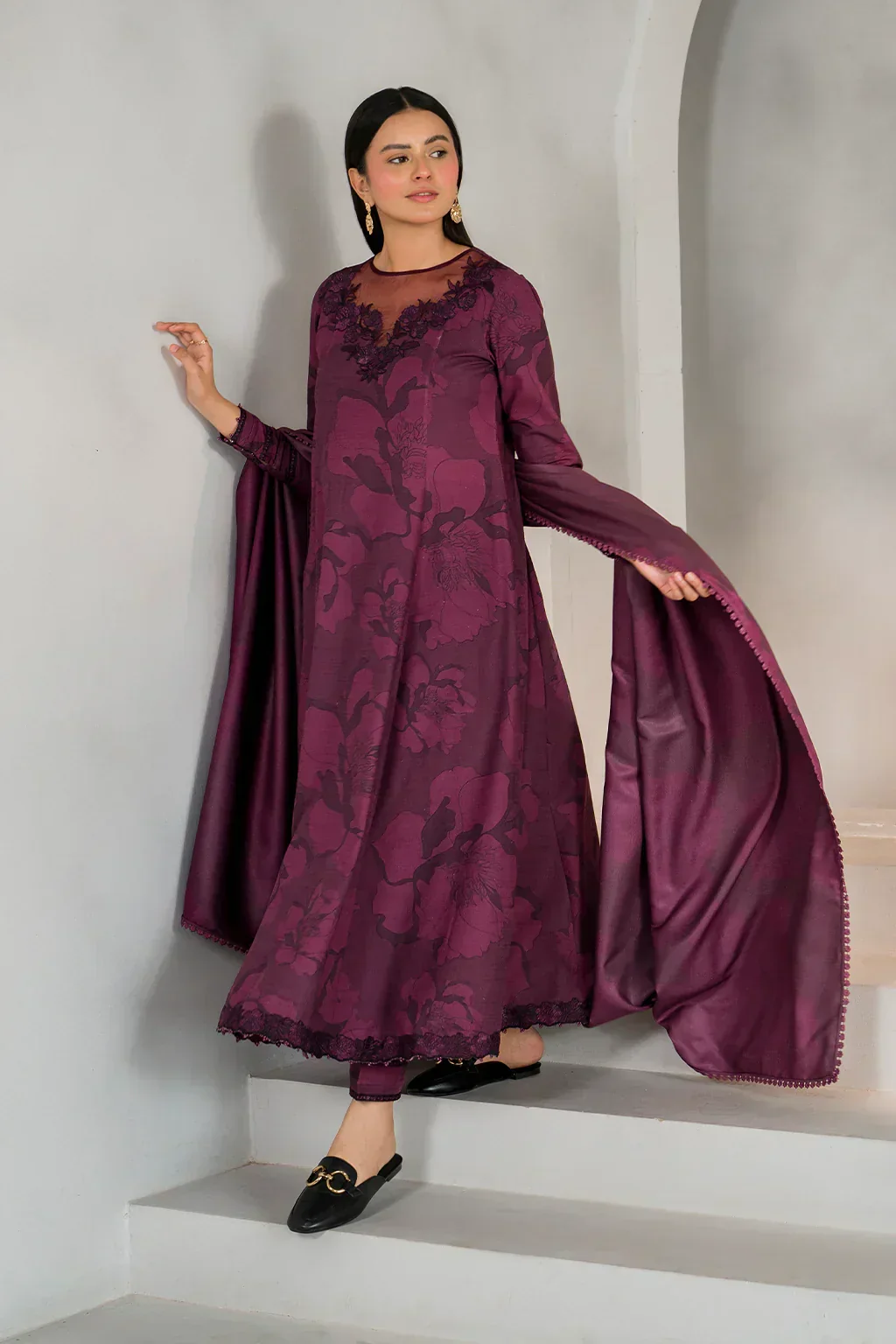 iznik - 3-PC Unstitched Festive Edit Lawn Collection UE -351 - Image 3