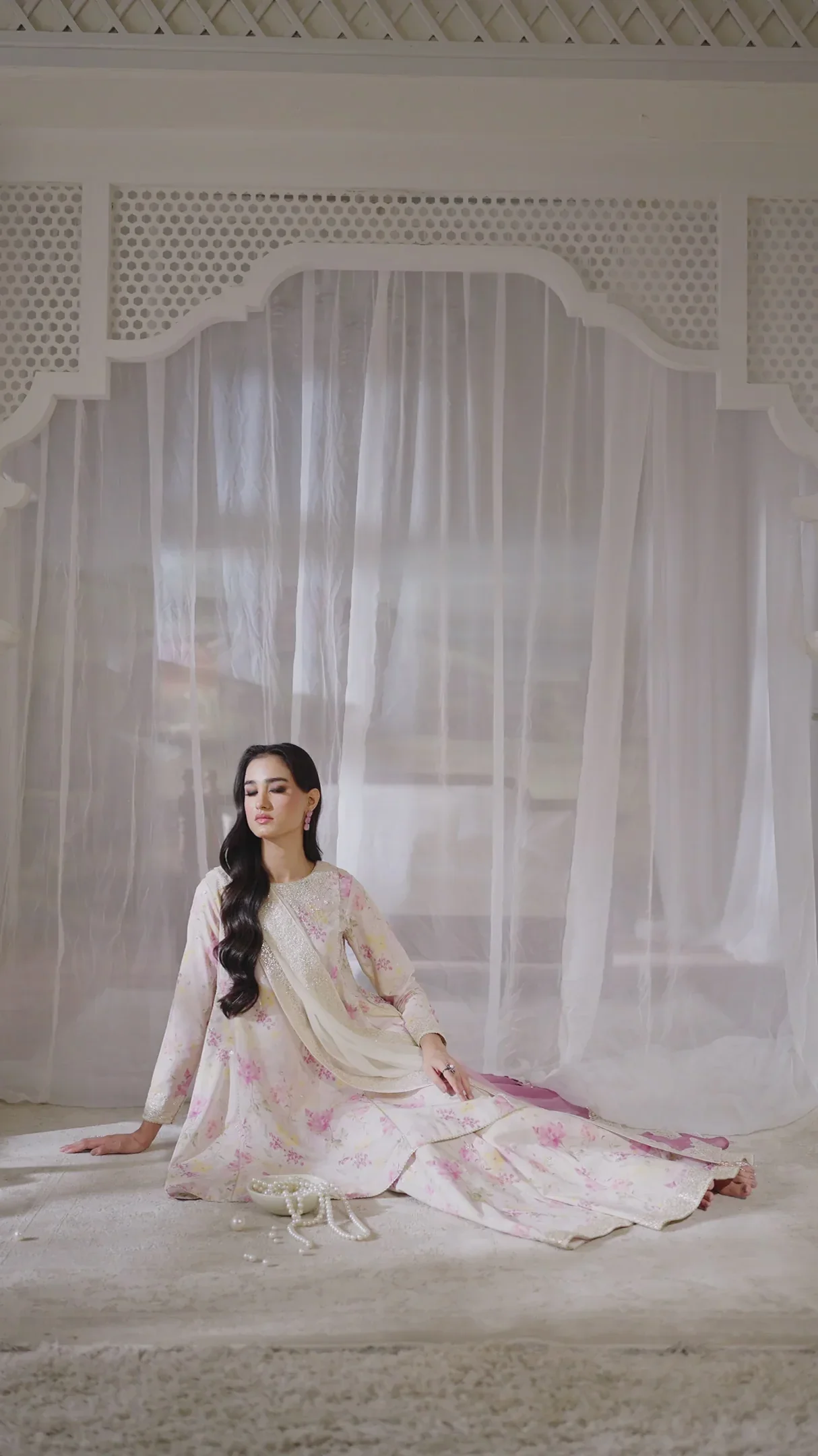 IZNIK - 3-PC Unstitched Festive Edit Lawn Collection UE-544 - Image 10