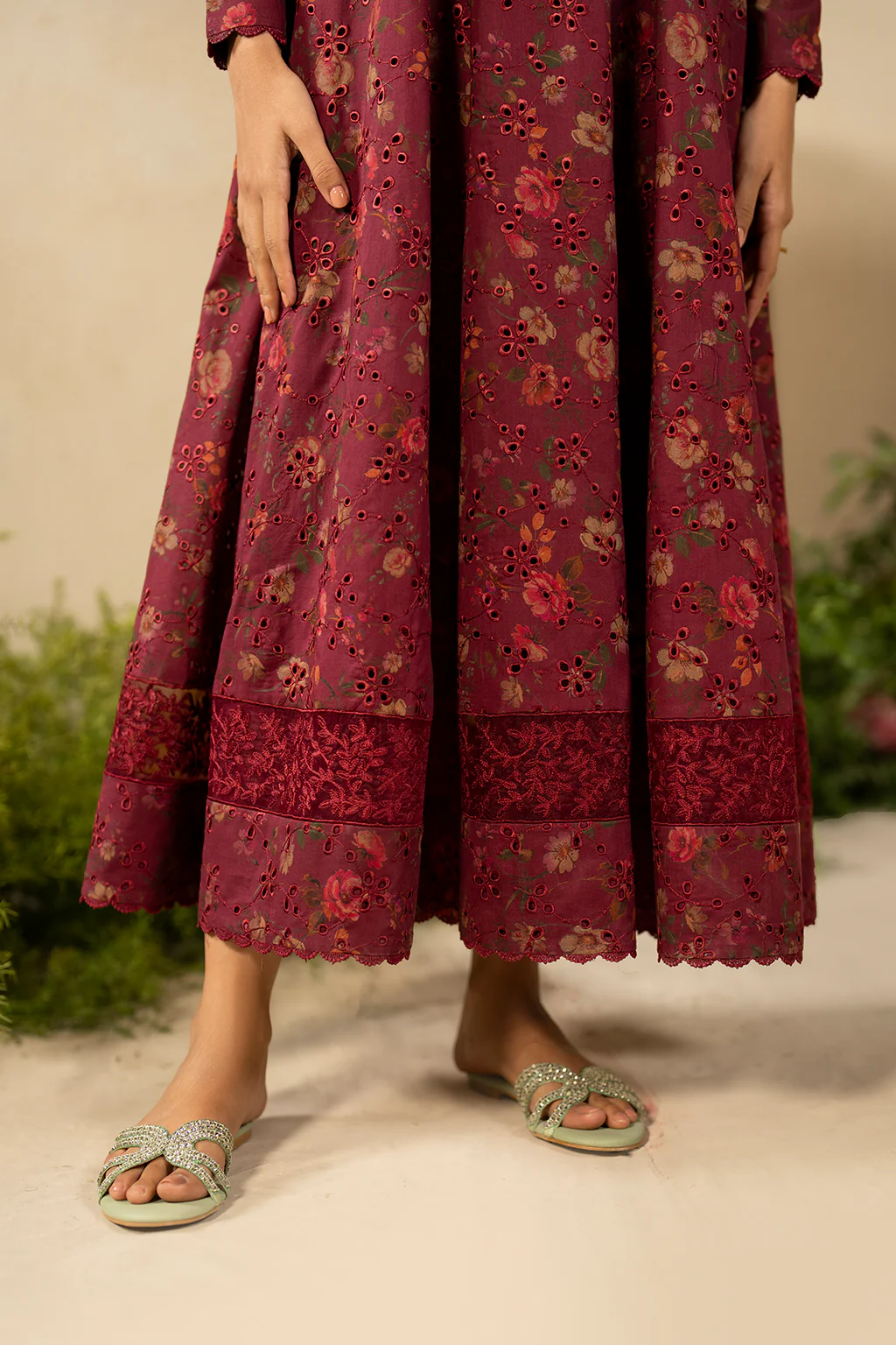 IZNIK - 3 PCS Chickenkar Embroidered Lawn Collection - EFL-10 - Image 2