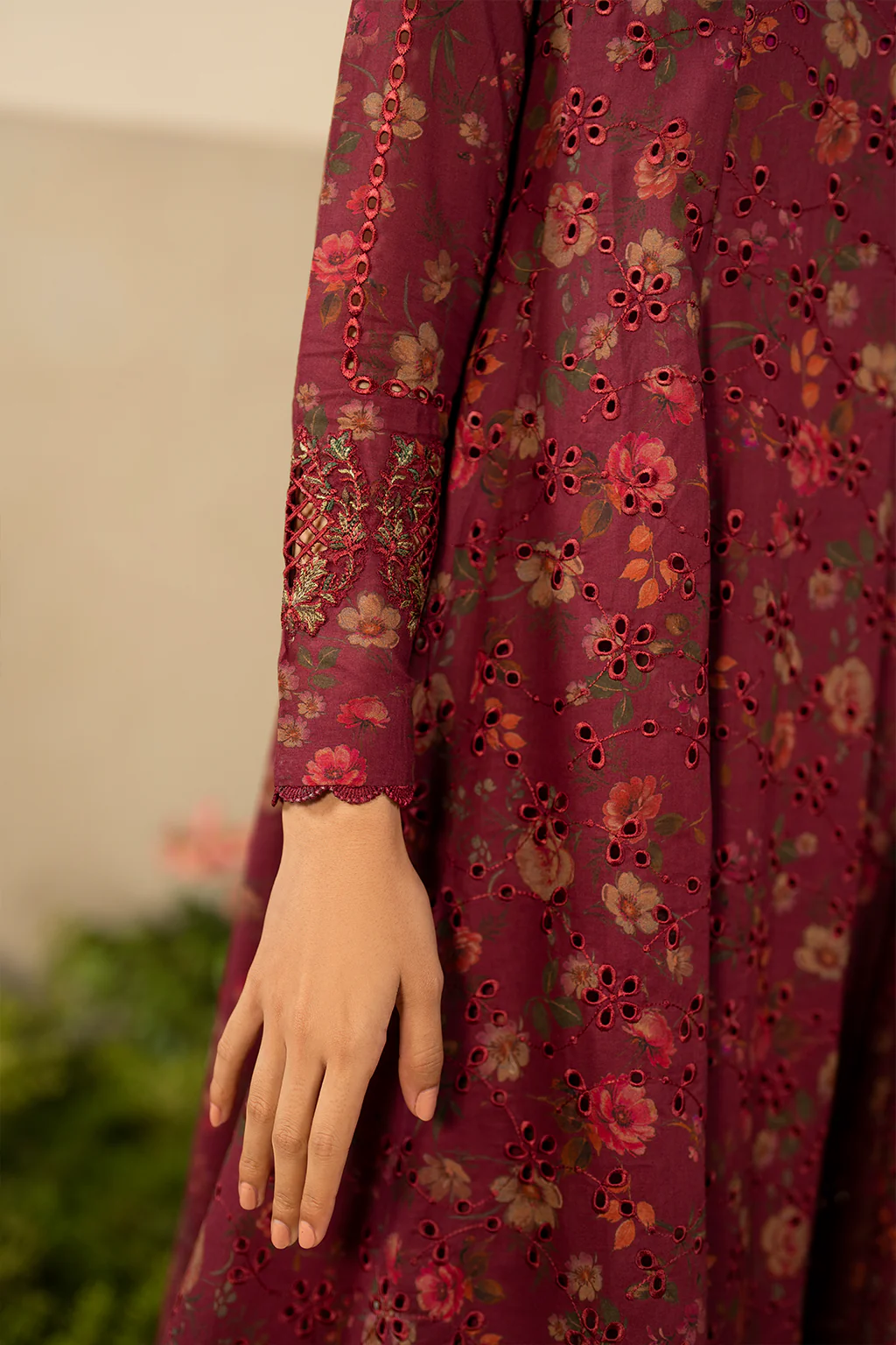 IZNIK - 3 PCS Chickenkar Embroidered Lawn Collection - EFL-10 - Image 3