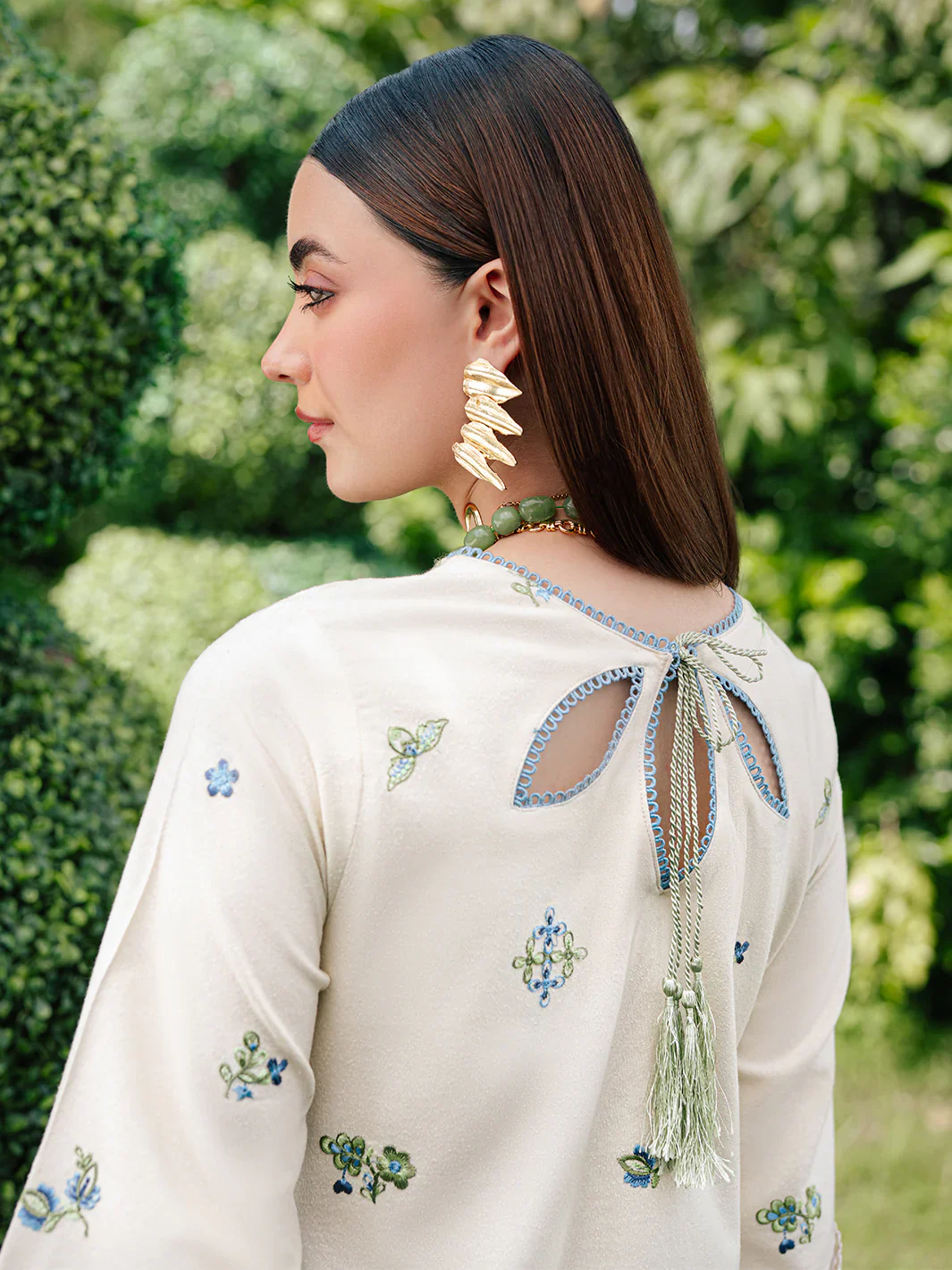 MAHNUR Luxury Lawn Embroidered 3 Pc Unstitched Collection SG-001 - Image 3