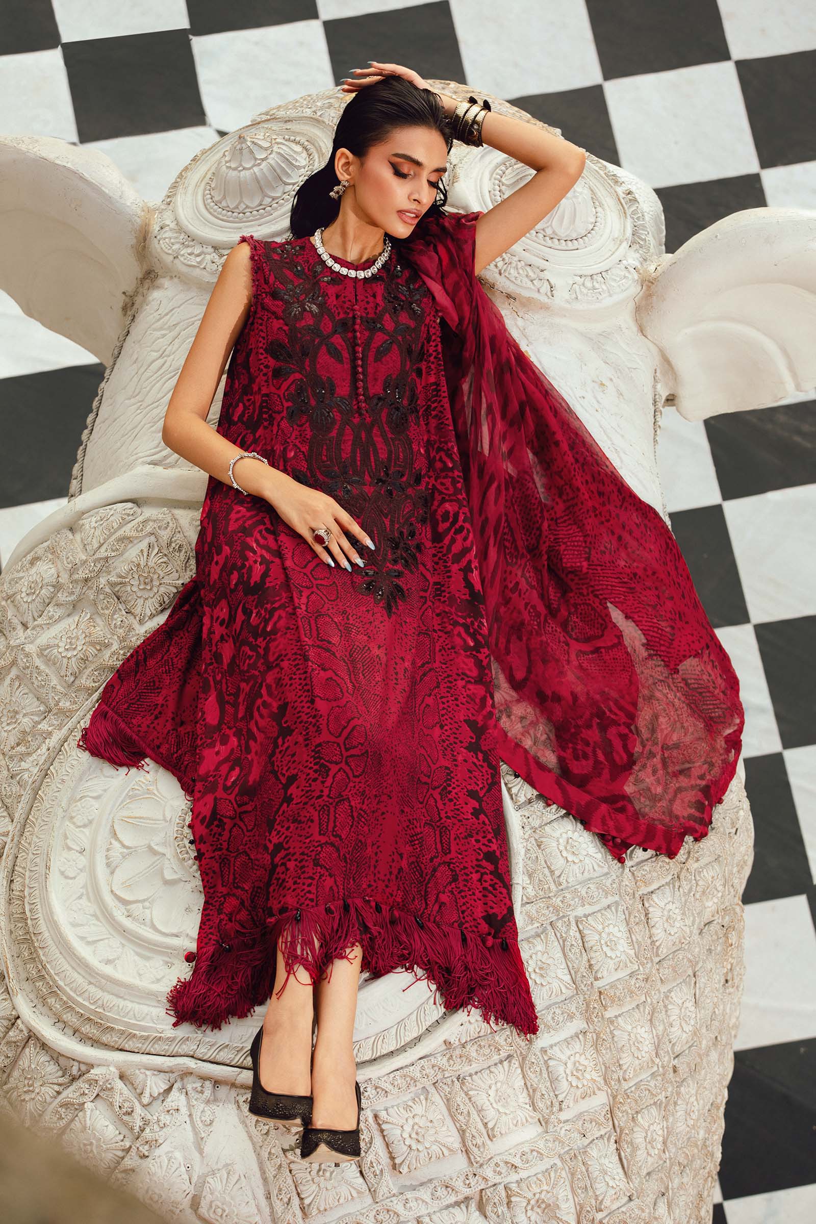 MARIA B - 3 Piece Embroidered Khaddar MPT-2702-A - Image 4