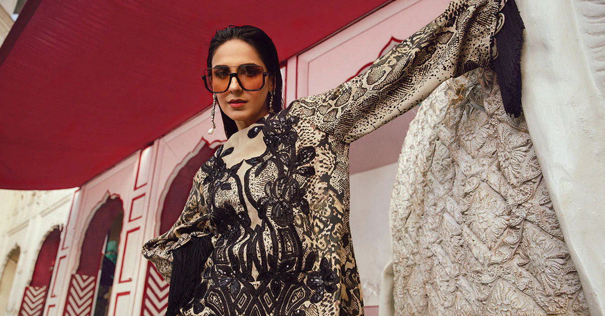 MARIA B - 3 Piece Embroidered Lawn MPT-2702-B - Image 7