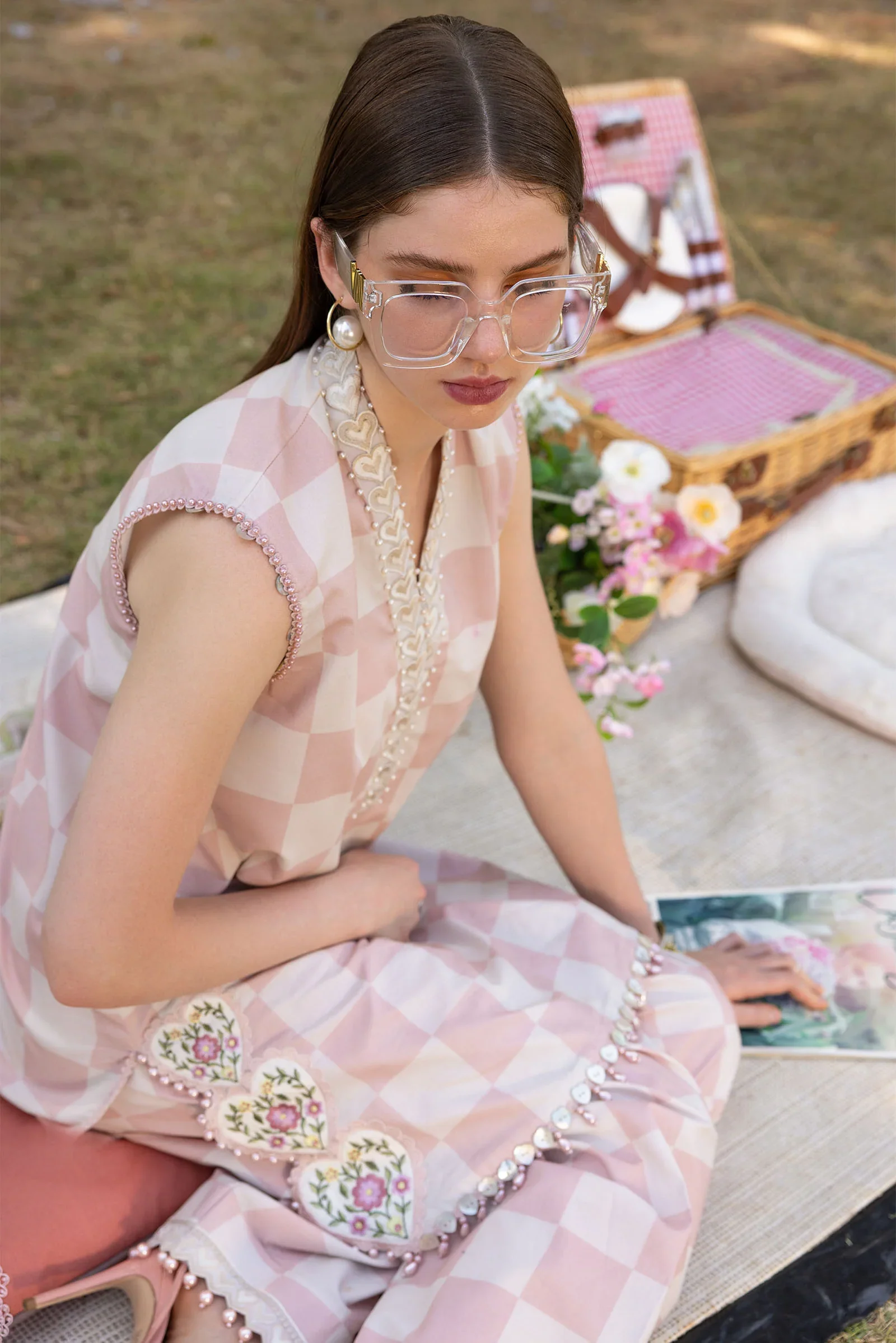 MARIA B -3 Piece Unstitched Embroidered Lawn Suit :MPT-2906-A - Image 4