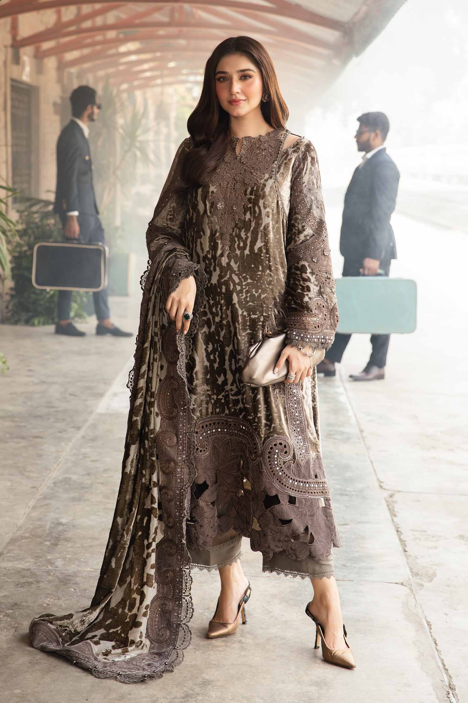 MARIA B - 3PC LAWN EMBROIDERED SHIRT WITH CHIFFON EMBROIDERED DUPATTA AND COTTON TROUSER - KPR-DL-1