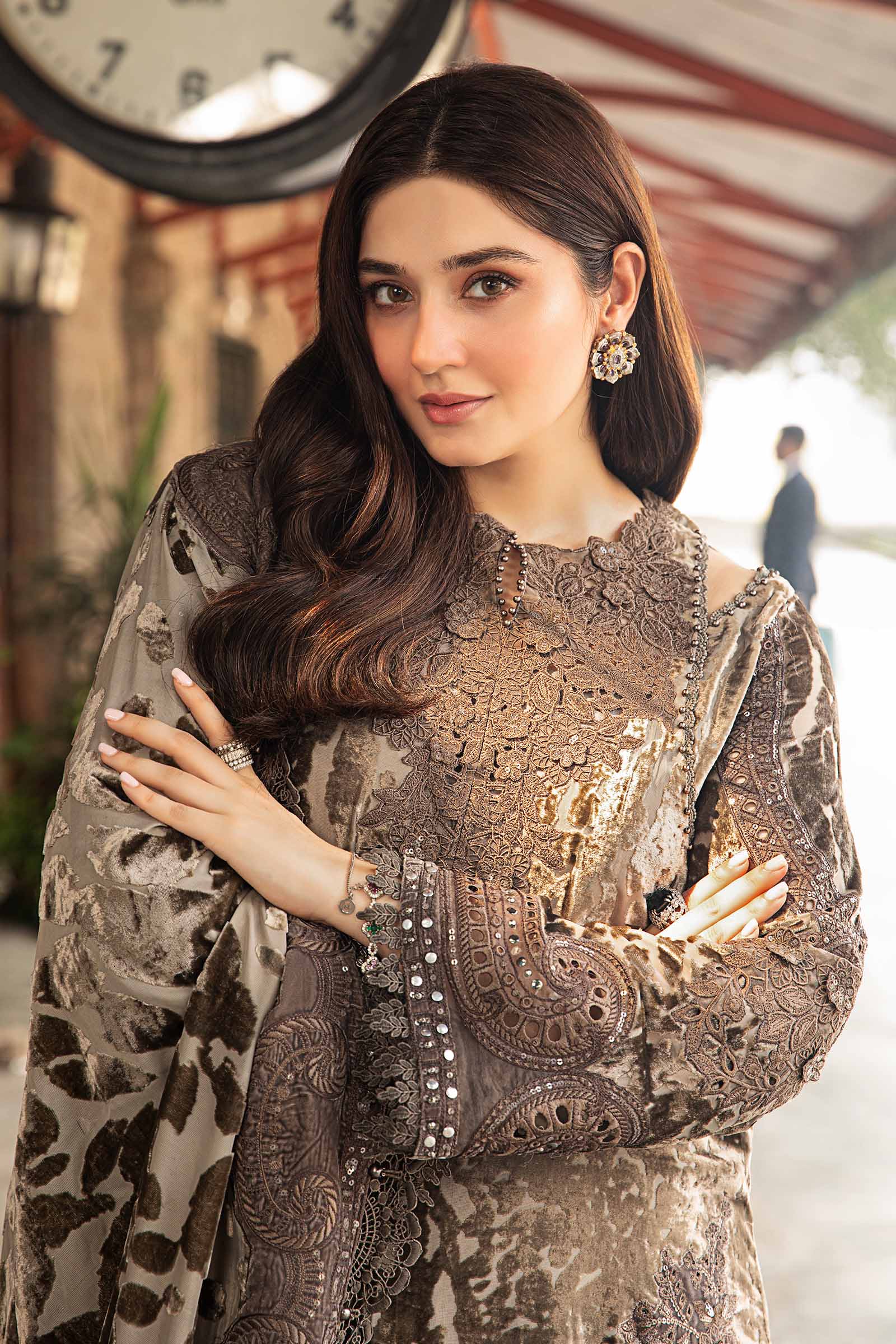 MARIA B - 3PC LAWN EMBROIDERED SHIRT WITH CHIFFON EMBROIDERED DUPATTA AND COTTON TROUSER - KPR-DL-1 - Image 2