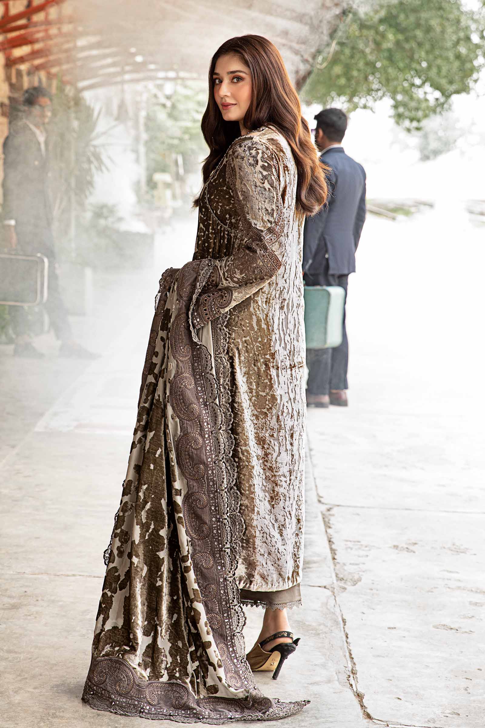 MARIA B - 3PC LAWN EMBROIDERED SHIRT WITH CHIFFON EMBROIDERED DUPATTA AND COTTON TROUSER - KPR-DL-1 - Image 3