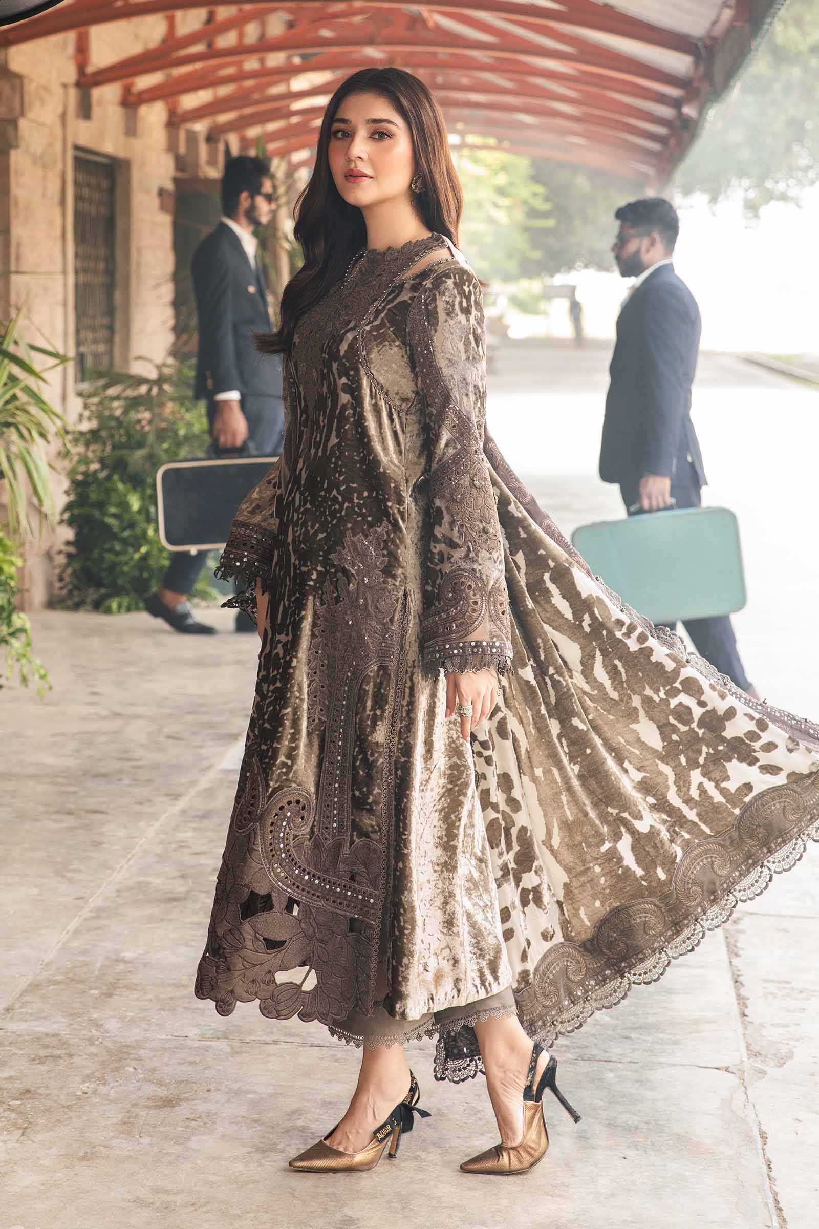Maria.B Luxury Velvet 3 Piece Unstitched Embroidered Palachi Suit DL-1201 - Image 7