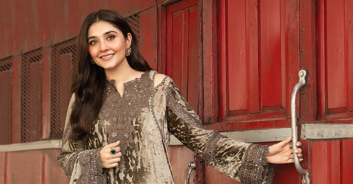 Maria.B Luxury Velvet 3 Piece Unstitched Embroidered Palachi Suit DL-1201 - Image 9