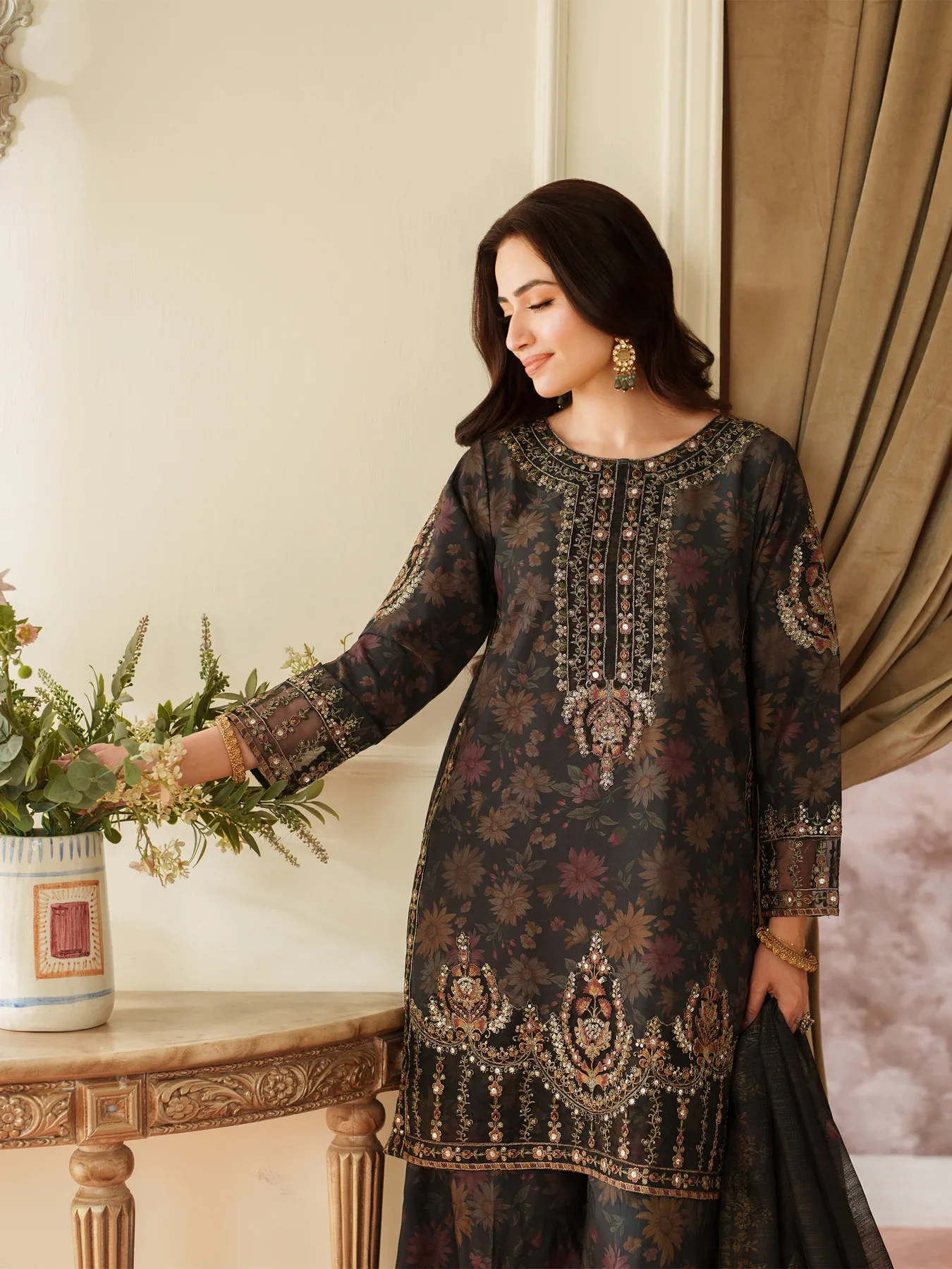 MOHAGNI - 3PC LAWN EMBROIDERED SHIRT WITH MANAAR PRINTED DUPATTA AND TROUSER - 999-BLK - Image 11