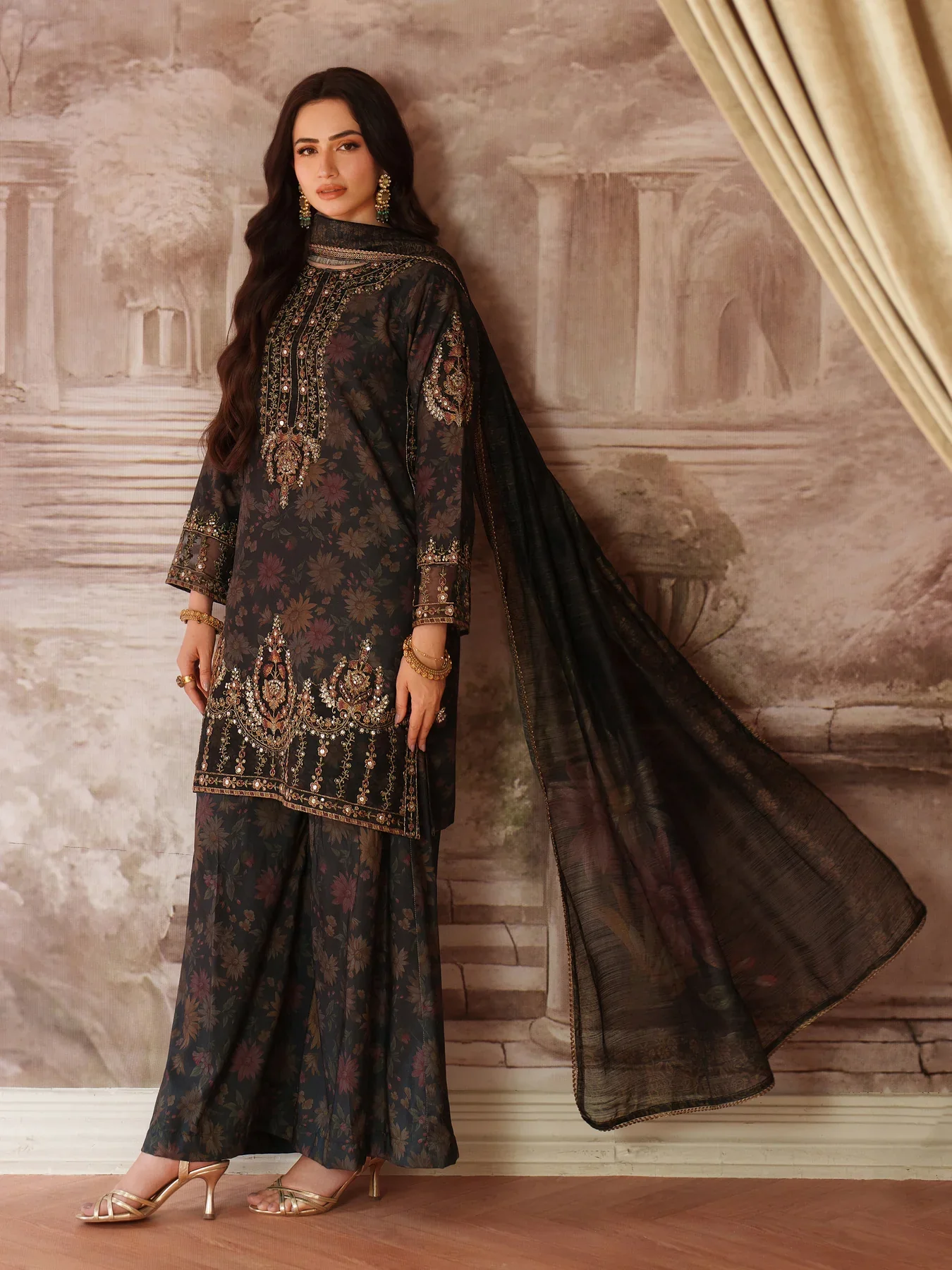 MOHAGNI - 3PC LAWN EMBROIDERED SHIRT WITH MANAAR PRINTED DUPATTA AND TROUSER - 999-BLK - Image 12