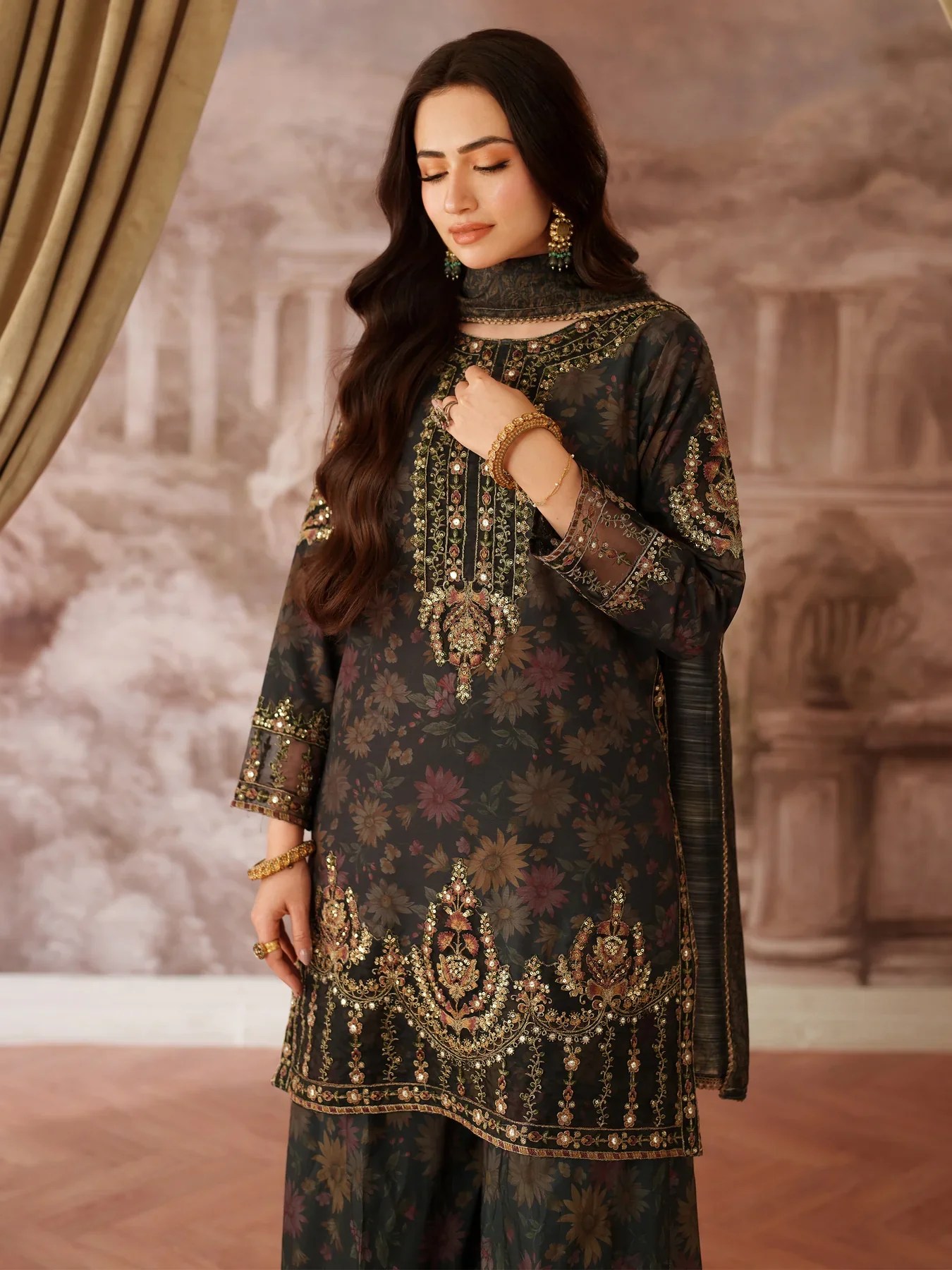 MOHAGNI - 3PC LAWN EMBROIDERED SHIRT WITH MANAAR PRINTED DUPATTA AND TROUSER - 999-BLK - Image 4