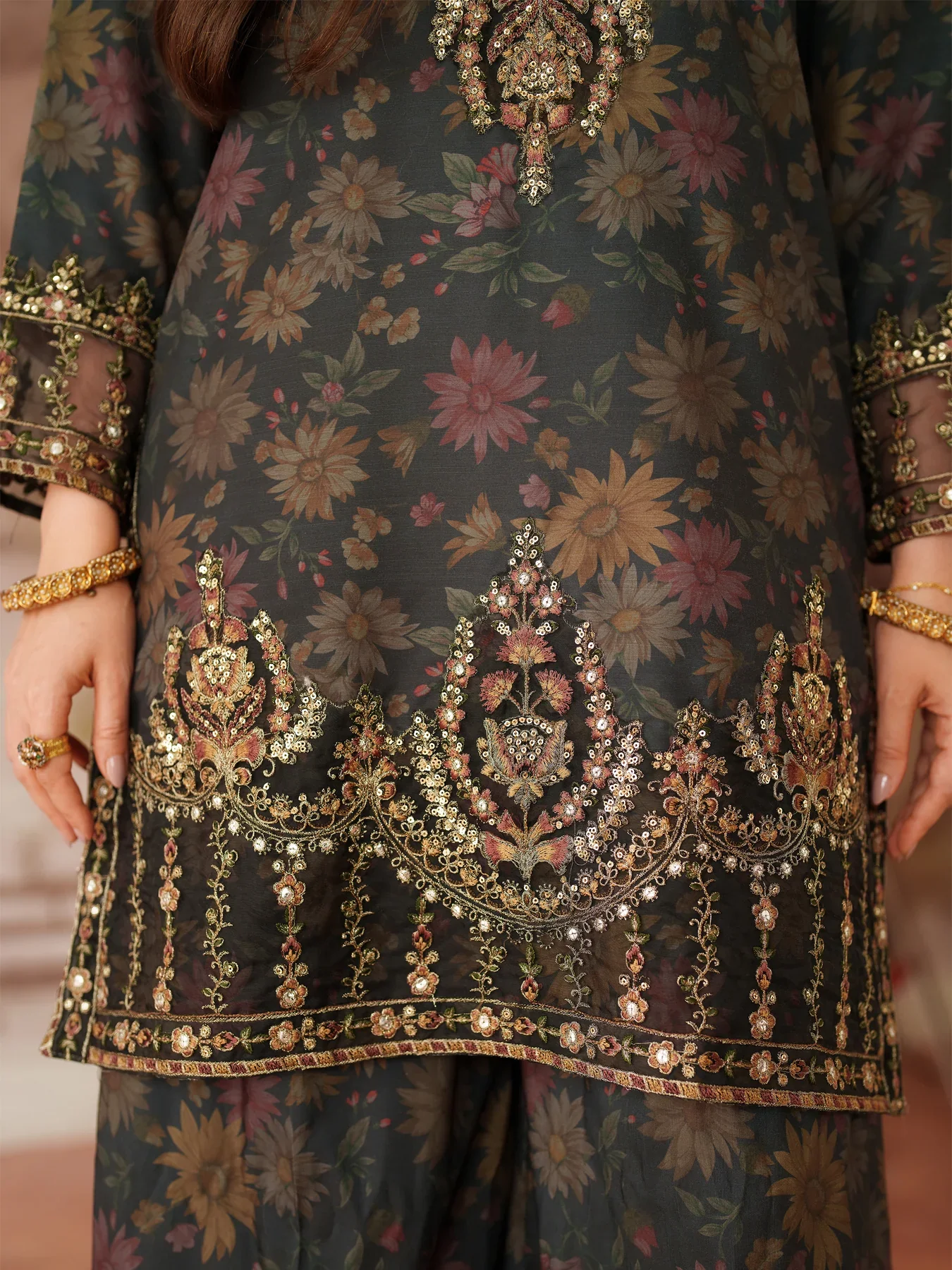 MOHAGNI - 3PC LAWN EMBROIDERED SHIRT WITH MANAAR PRINTED DUPATTA AND TROUSER - 999-BLK - Image 5