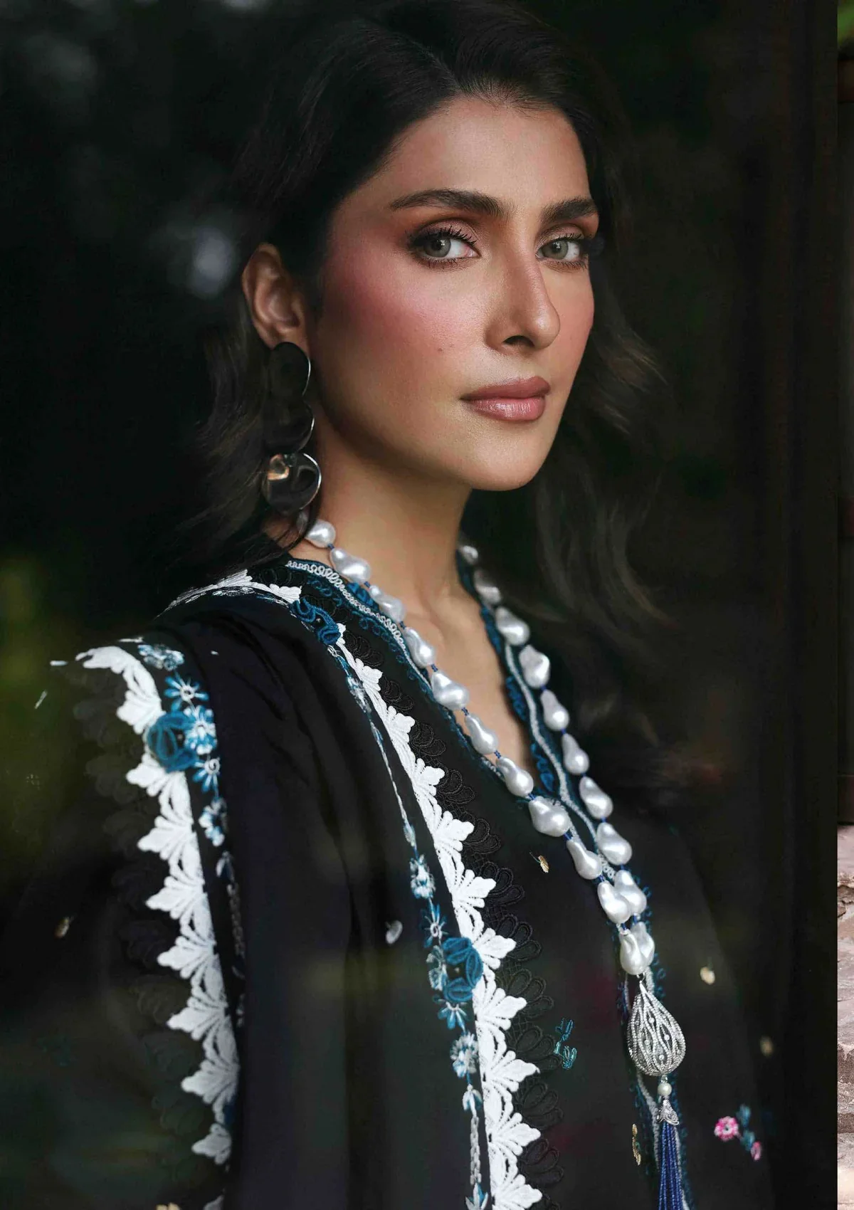 REPUBLIC WOMEN'S WEAR - 3PC LAWN EMBROIDERED SHIRT WITH LAWN EMBROIDERED SHAWL AND EMBROIDERED TROUSER - KPR- RPT#5B - Zaraé - Image 4