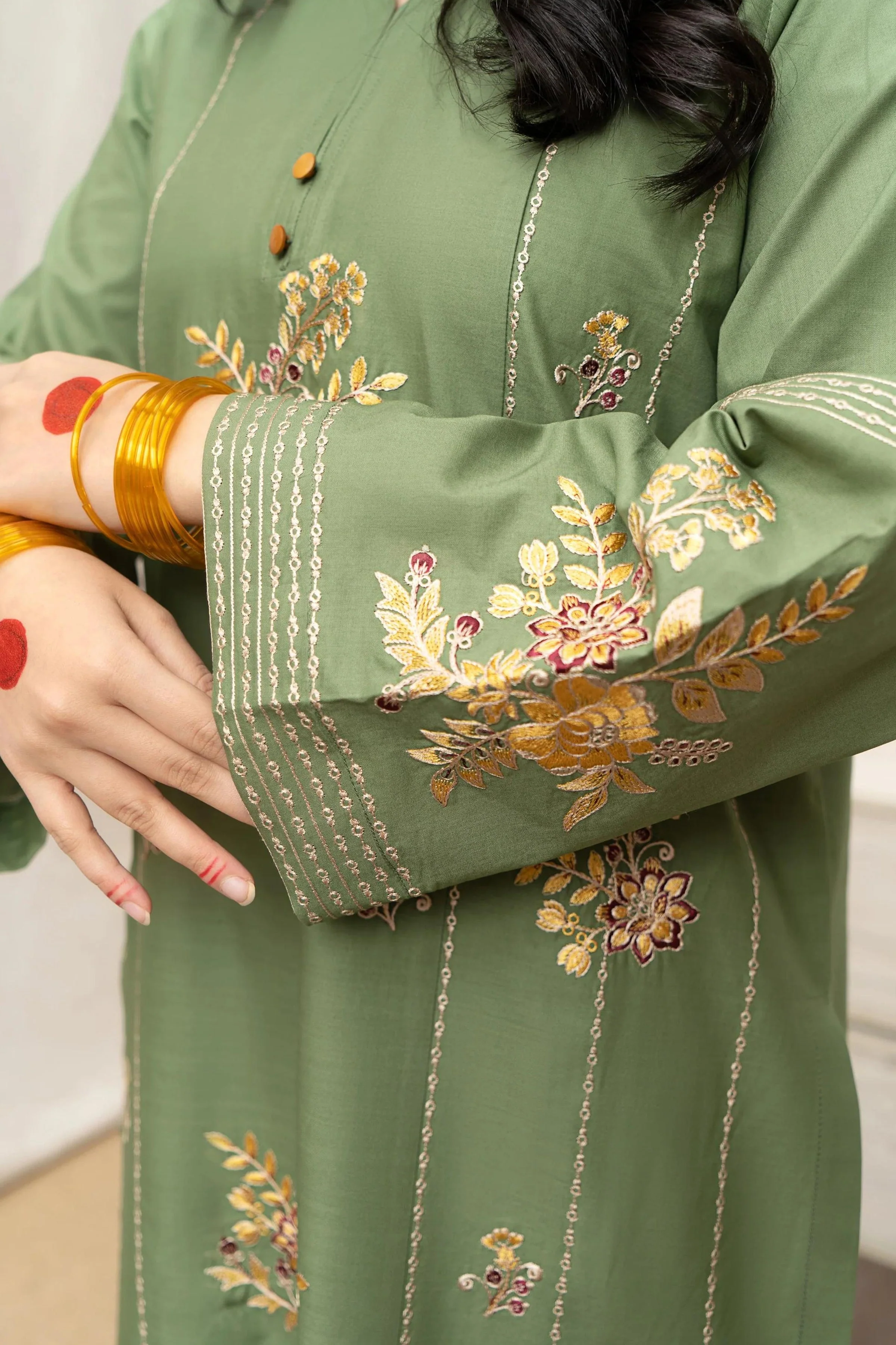 URGE - 3PC LAWN EMBROIDERED SHIRT WITH PASHMINA PRINTED SHAWL AND EMBROIDERED TROUSER - KPR1599 - Image 4