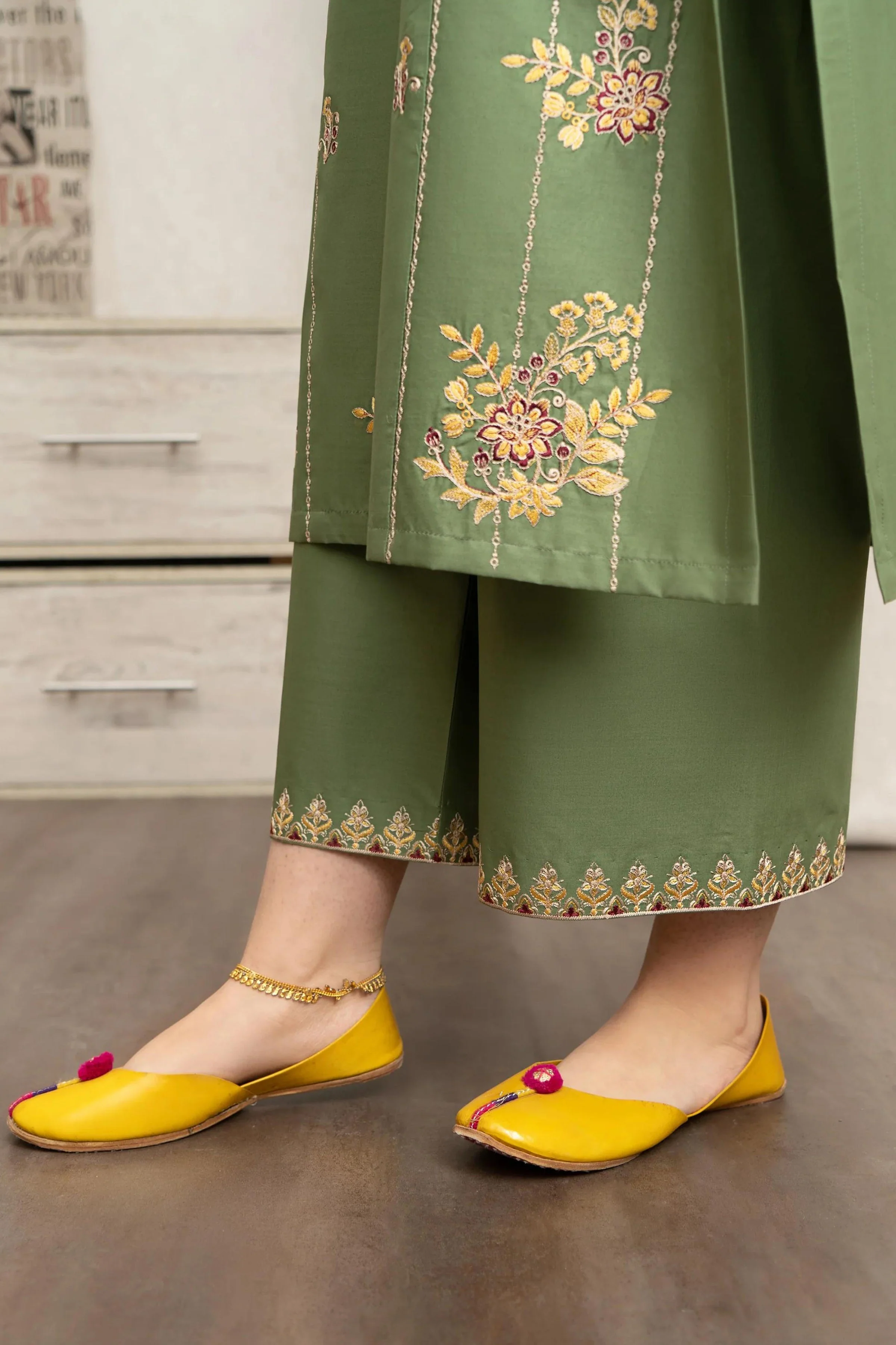 URGE - 3PC LAWN EMBROIDERED SHIRT WITH PASHMINA PRINTED SHAWL AND EMBROIDERED TROUSER - KPR1599 - Image 6