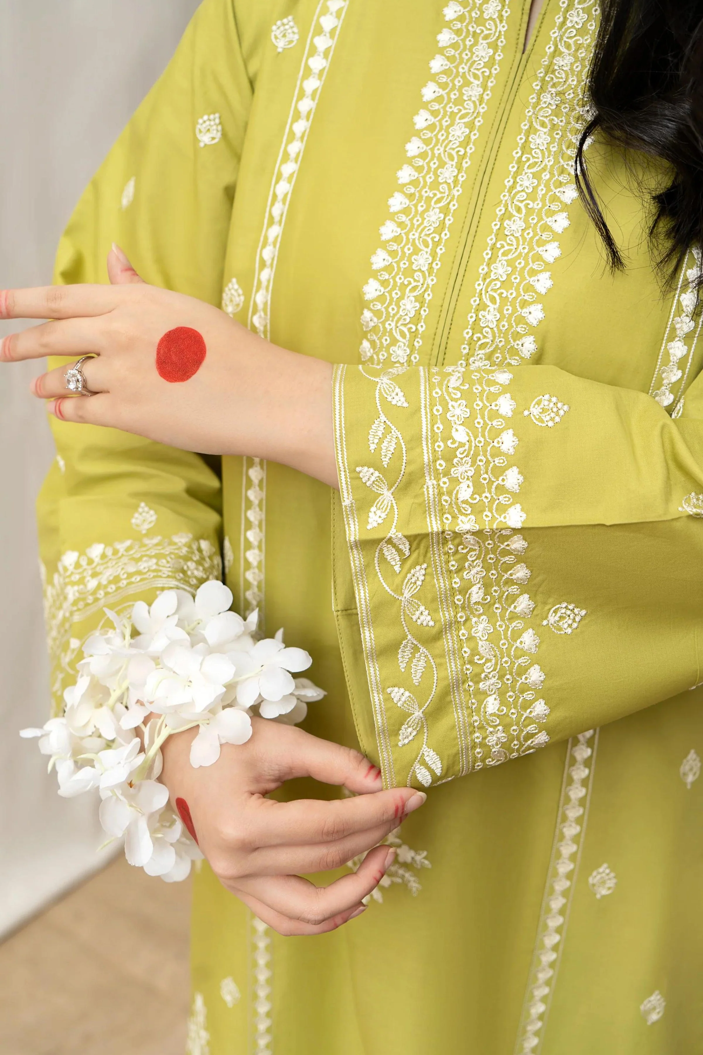 URGE - 3PC LAWN EMBROIDERED SHIRT WITH DIAMOND PRINTED DUPATTA AND EMBROIDERED TROUSER - HZG1597 - Image 5