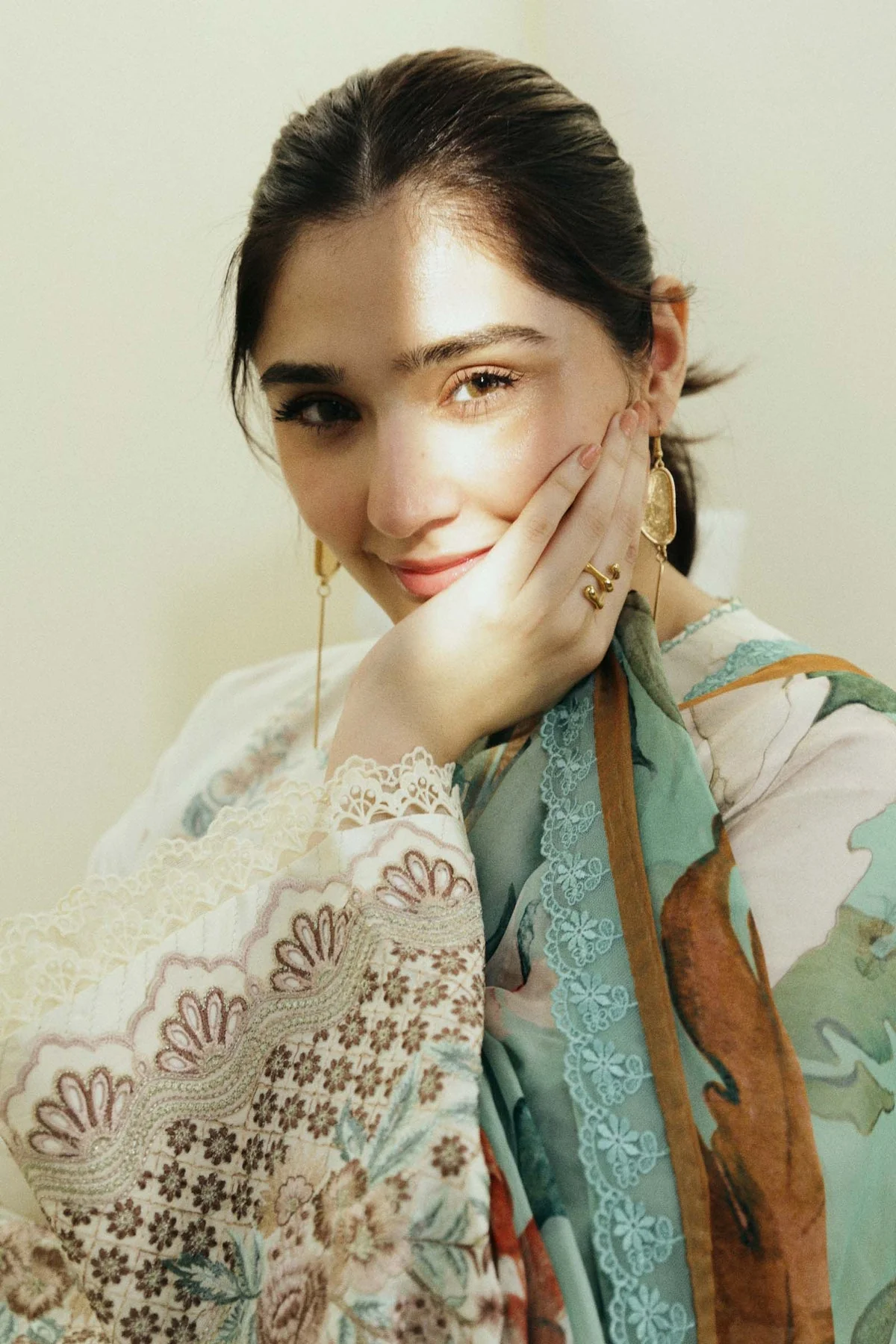 ZARA SHAJAHAN- 3PC LAWN EMBROIDERED SHIRT WITH LAWN  EMBROIDERED SHAWL AND TROUSER - KPR21 - Image 2